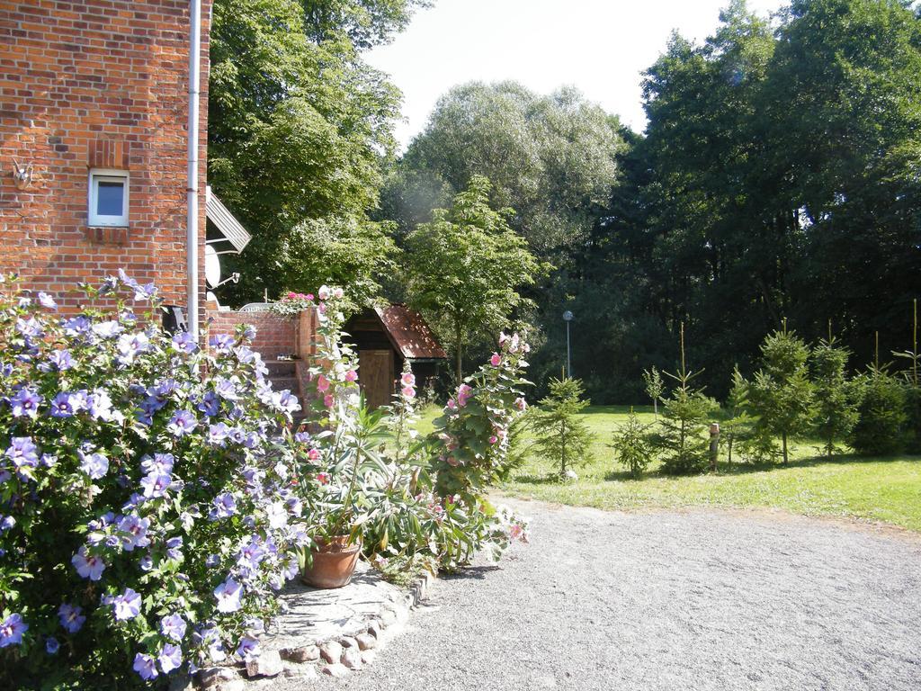 Gutshaus Daemelow Tussen Schwerin En Wismar Apartment Exterior photo