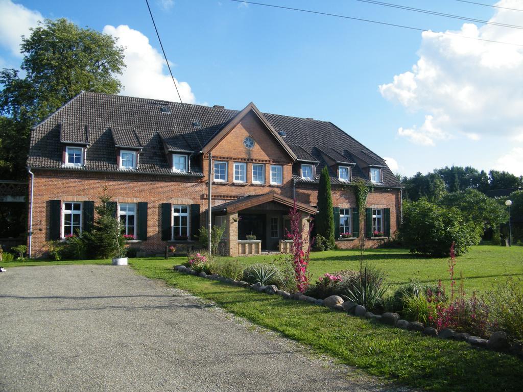 Gutshaus Daemelow Tussen Schwerin En Wismar Apartment Exterior photo