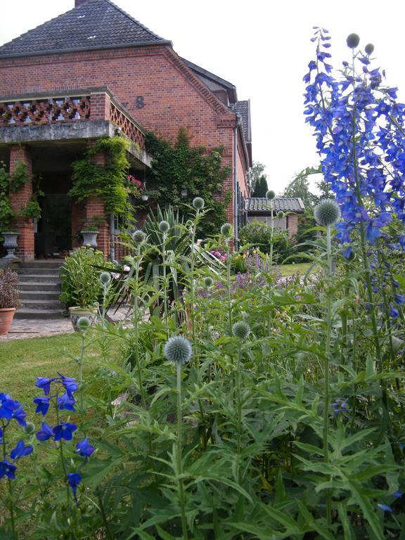 Gutshaus Daemelow Tussen Schwerin En Wismar Apartment Exterior photo